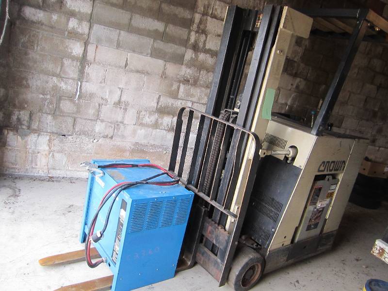 lot 1 image: Crown electric forklift Type E side...