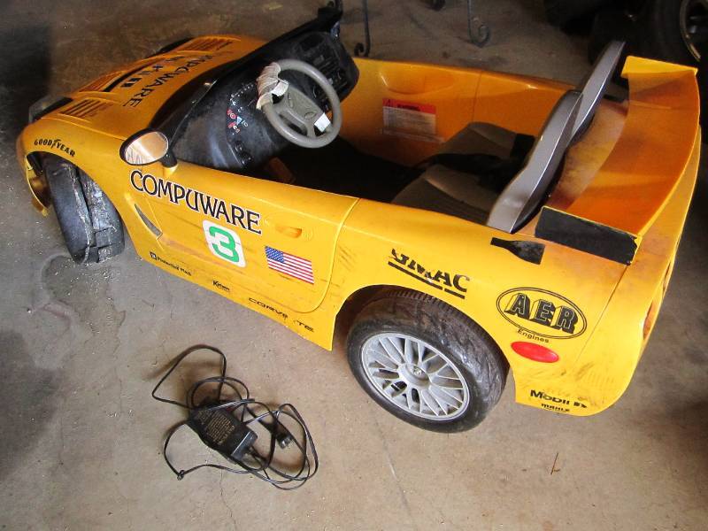 lot 26 image: Corvette toy battery operated power...
