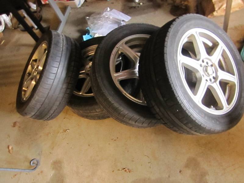 lot 27 image: 4 good tires onKazera rims, fit Aud...