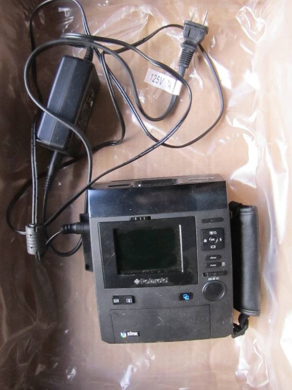 lot 30 image: Polaroid camera...