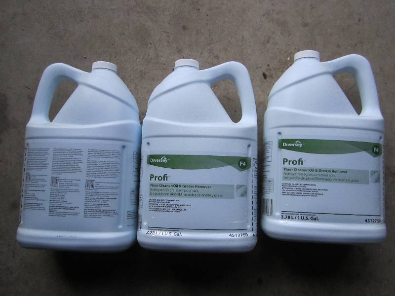 lot 31 image: 3 gallons Profi floor cleaner, degr...