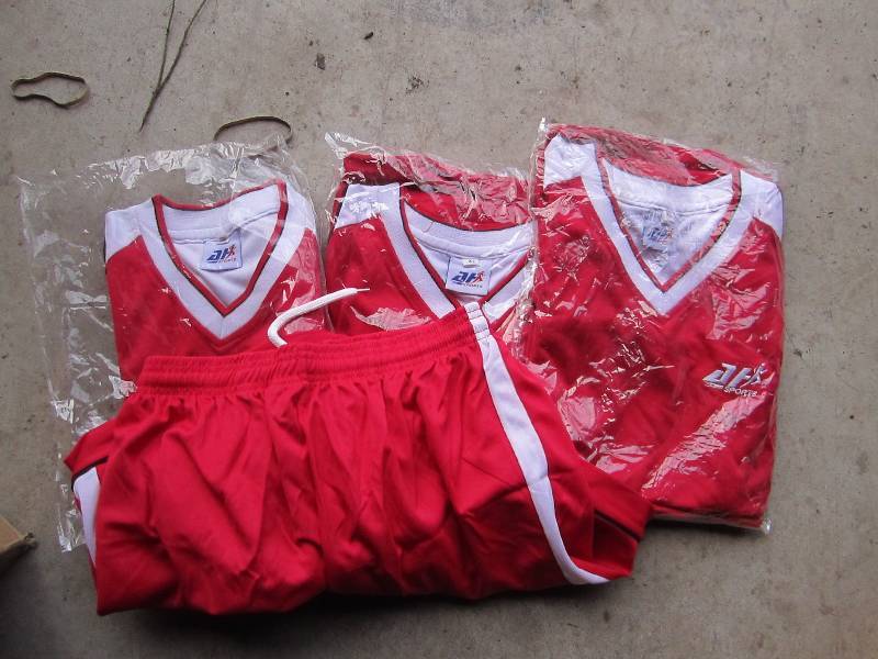 lot 34 image: 3 jersey and shorts sets, XL...