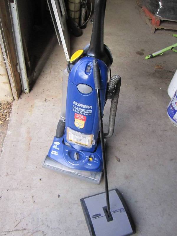 lot 38 image: Vacuum cleaner and carpet sweeper...