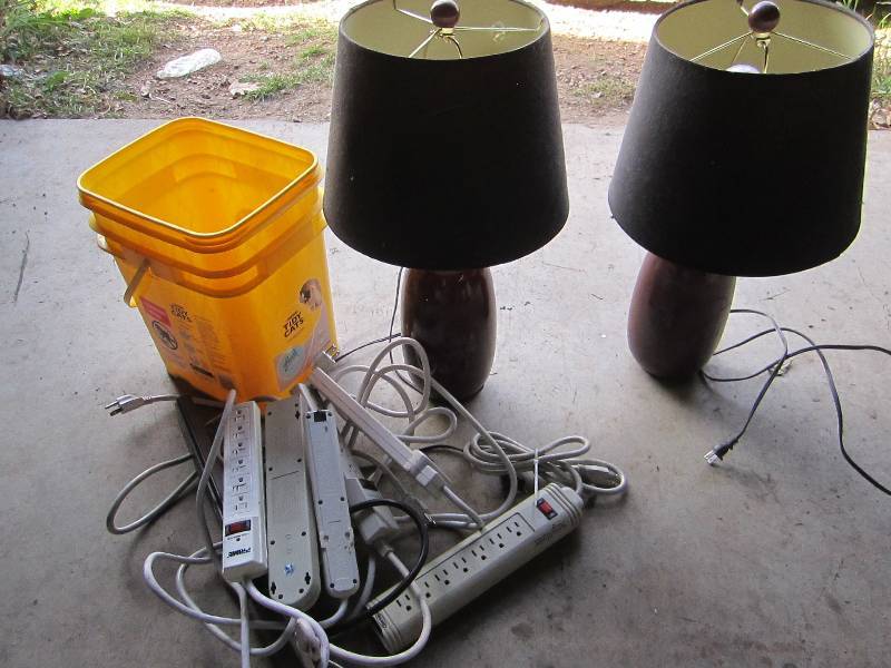 lot 39 image: 2 lamps and power strips...