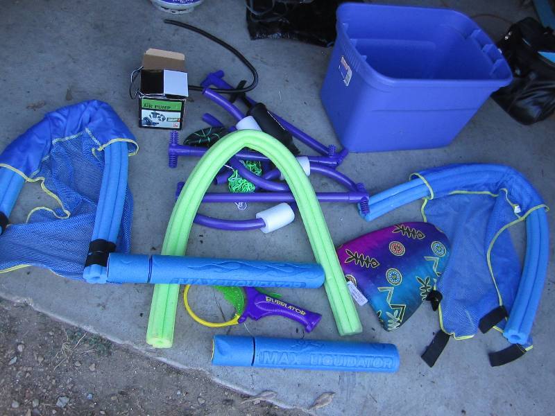 lot 43 image: Lot of water toys...