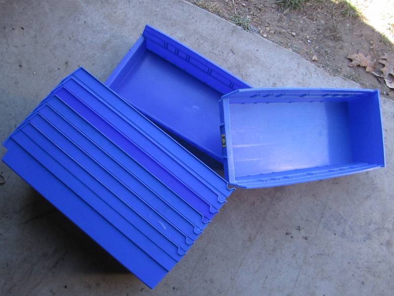 lot 47 image: Lot of stacking plastic bins...