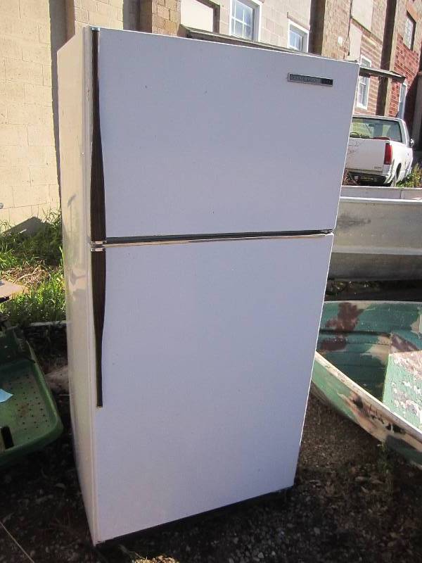 lot 79 image: General electric refrigerator...
