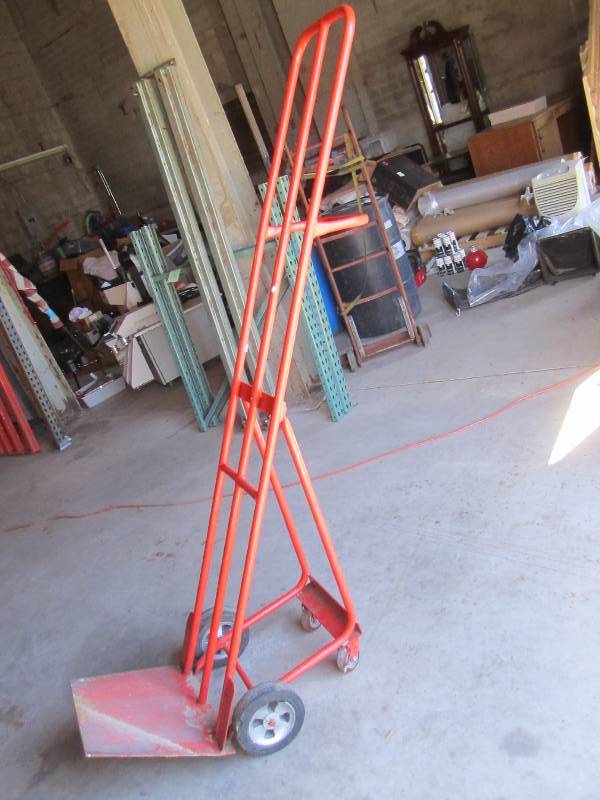 lot 5 image: Heavy duty moving cart...