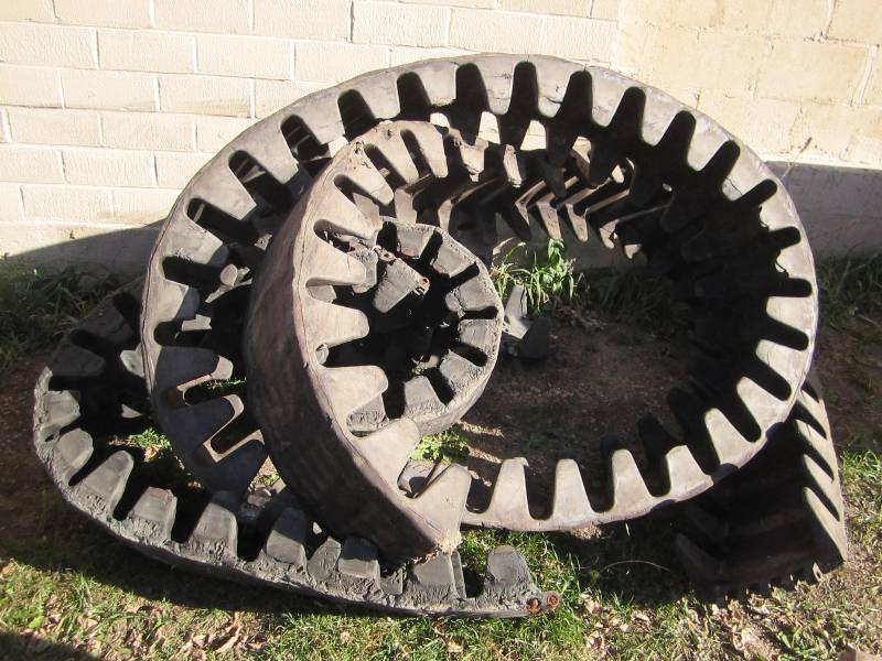 lot 8 image: Tracks for a skidsteer, fit Gehl...
