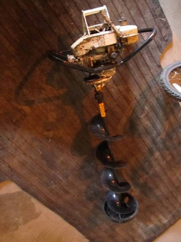 lot 11 image: Jiffy gas powered ide drill...