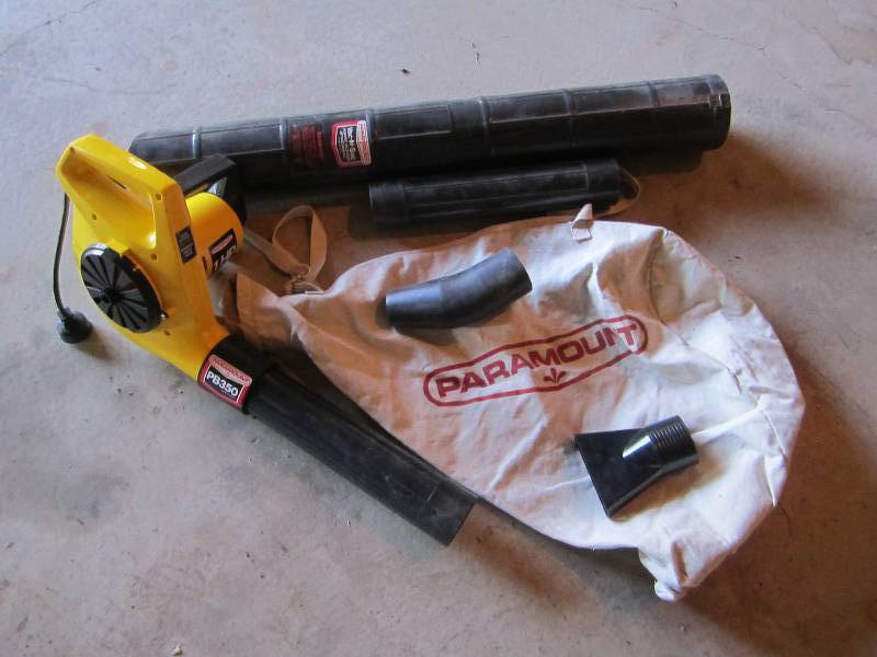 lot 15 image: Vert clean Paramount leaf blower...