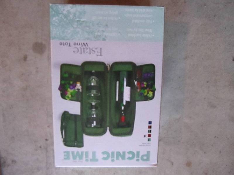 lot 87 image: New picnic time wine tote...