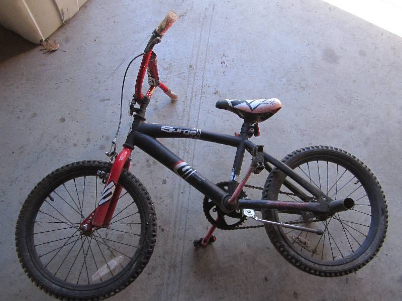 lot 97 image: Boys bike with stunt pegs...