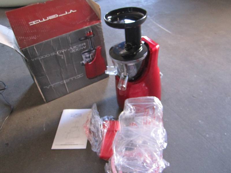lot 107 image: Vremi slow juicer...