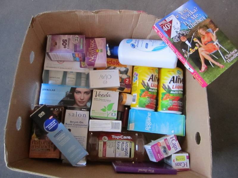 lot 110 image: Lot of health and beauty items...