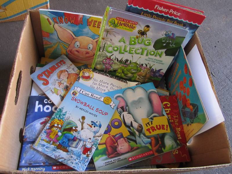 lot 122 image: Lot of kids books and toys...