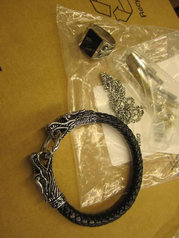lot 138 image: Lot of jewlery...