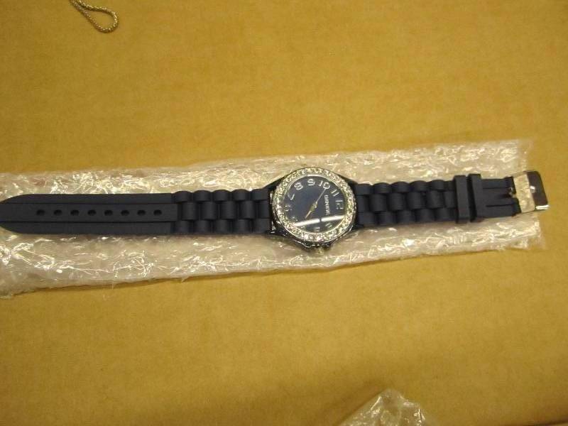 lot 142 image: Geneva watch...