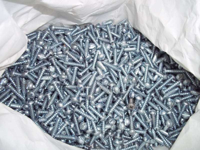 5 pounds of 34 Screws