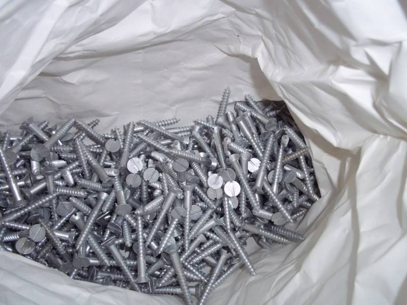 4 pounds of 1 14 Screws