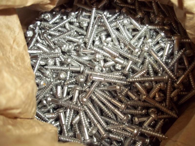 8 pounds of Assorted Screws