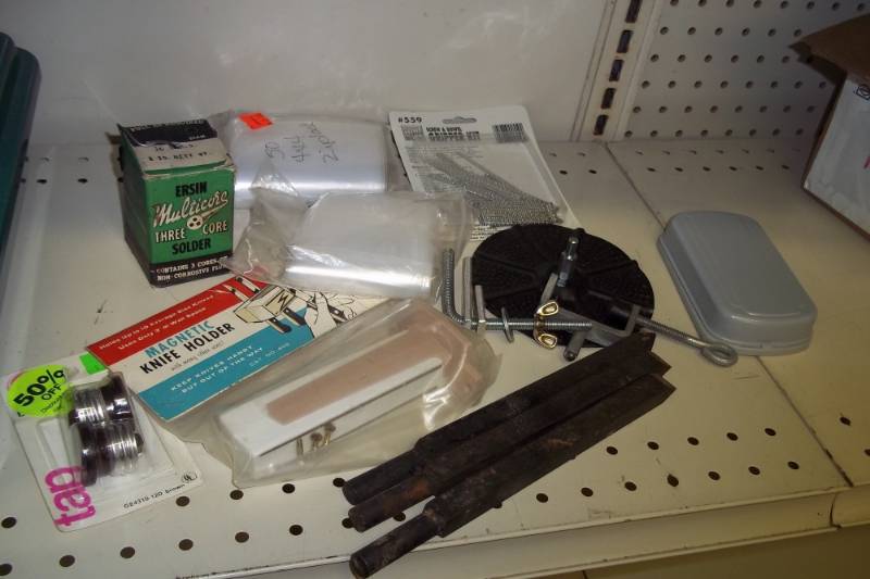 Chisels and magnetic knife holder with ext�