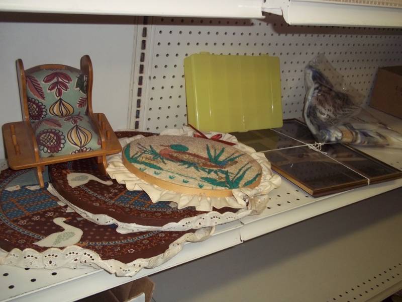 Home dcor, blanket and parts bin