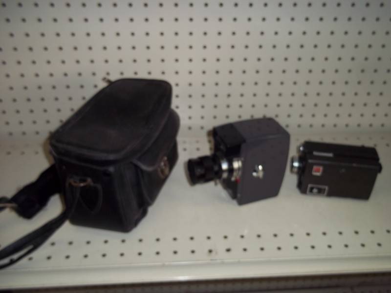 2 video Cameras with case