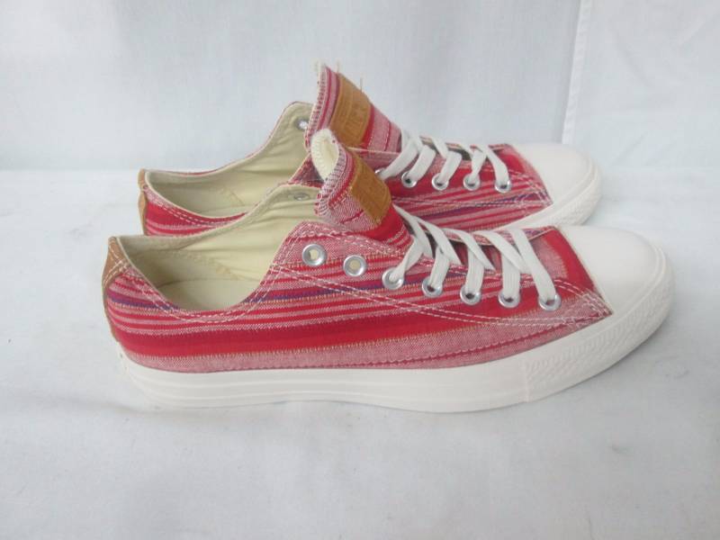 lot 64 image: Converse Unisex Chuck Taylor Crafted Text Low-Cut
