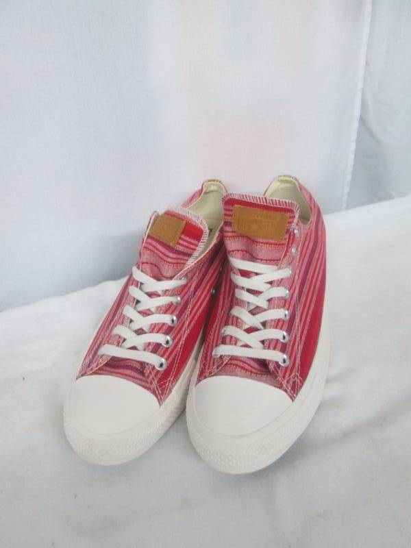 lot 46 image: Converse Unisex Chuck Taylor Crafted Text Low-Cut