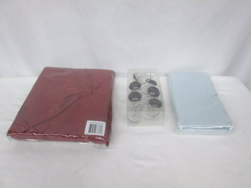 lot 44 image: McLeland Design Parisian 4-pc. Bath Set