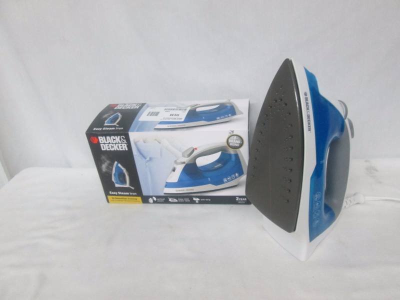lot 41 image: Black & Decker Easy Steam Iron