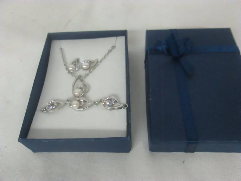 lot 98 image: Pearl & CZ Accent Jewelry Set