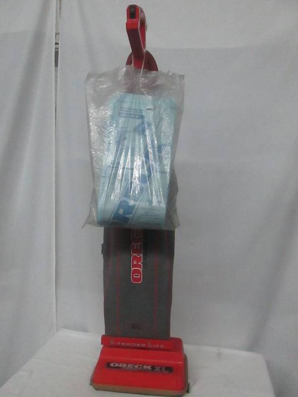 lot 31 image: Oreck XL Commercial Vacuum