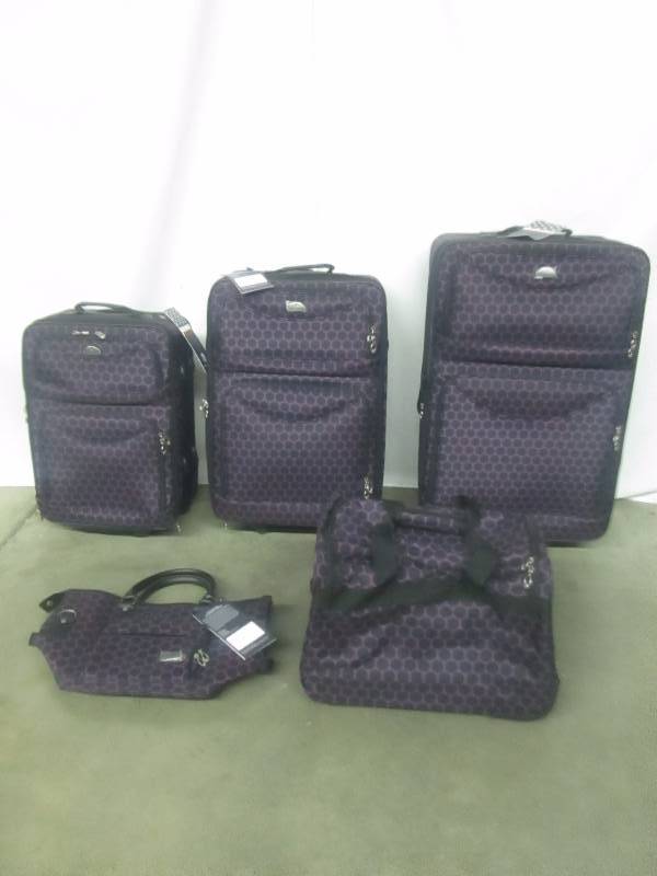 lot 10 image: American Flyer 5-pc. Favo Luggage Set
