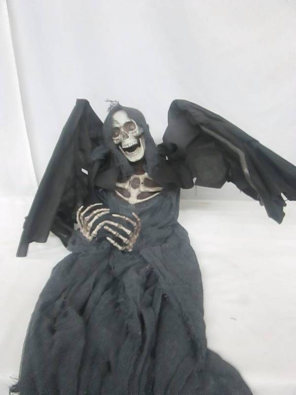 lot 95 image: Winged Reaper Animated Prop