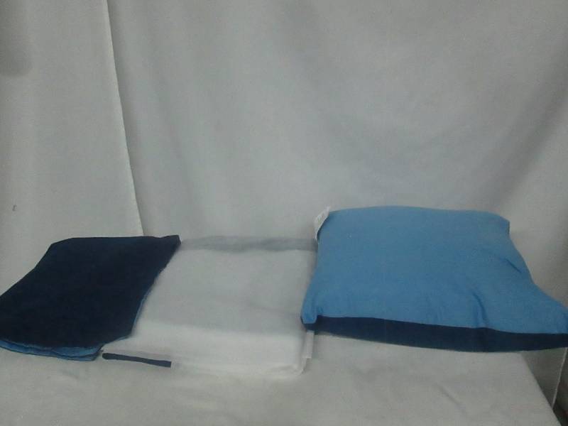 lot 96 image: Alcove Solid Color Reversible Accessory Set