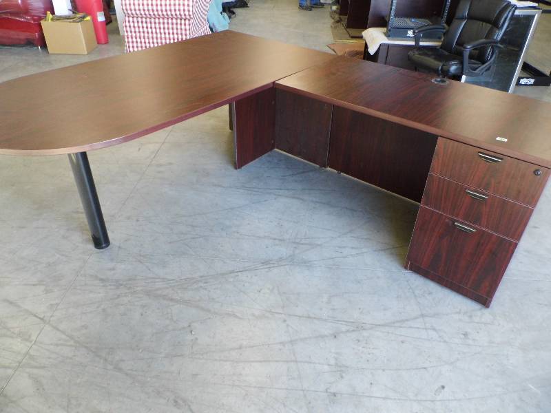 Curved End Desk with L Return