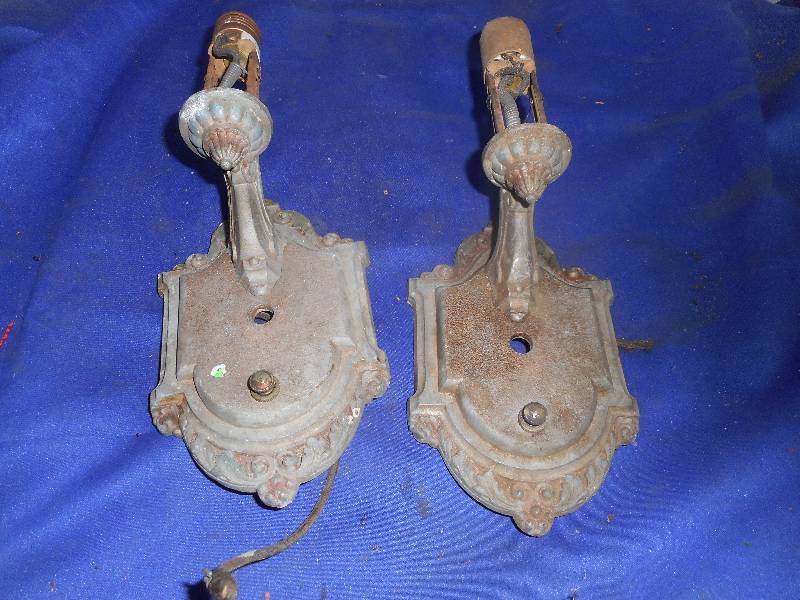 ANTIQUE OUTSIDE LIGHT FIXTURES