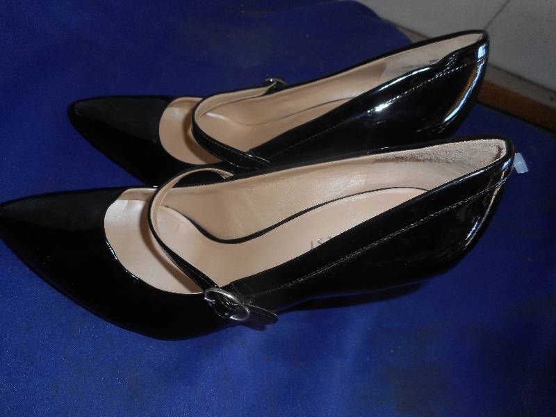 NINEWEST HIGH HELLED SHOES
