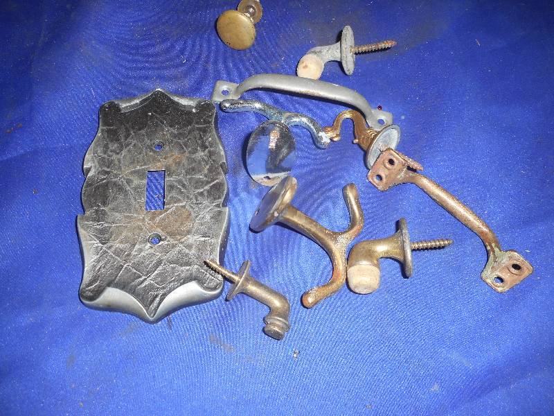 VINTAGE METAL WARE