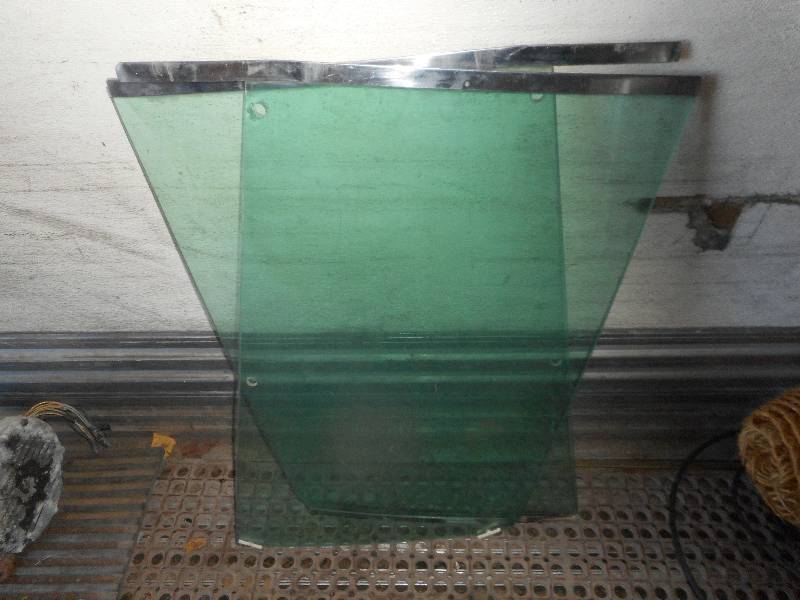 2 WINDOWS FOR ANTIQUE CAR