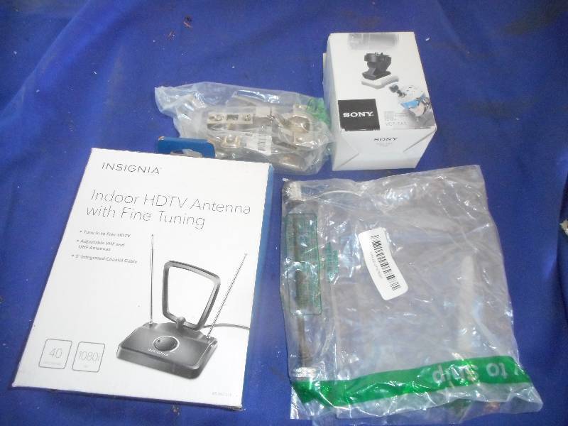 CAMERA MOUNT , FLUSH HANDLE , ANTENNA , LATCHES