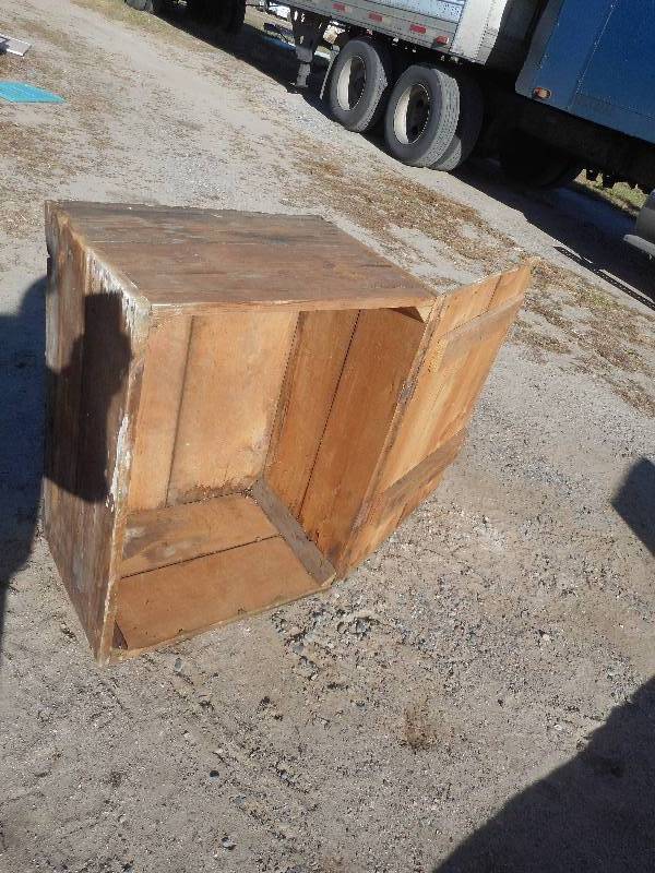 SINGLE DOOR WOODEN BOX