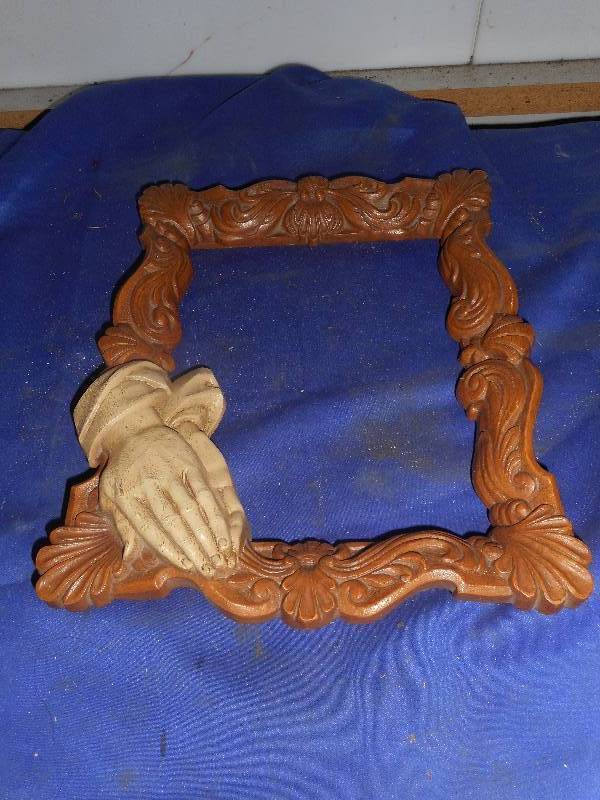 ANTIQUE PICTURE FRAME