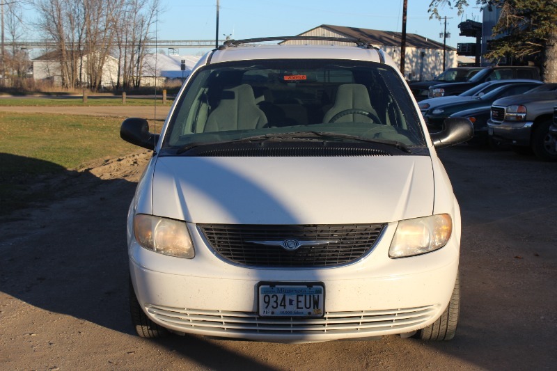 2003 Chrysler Town & Country LX