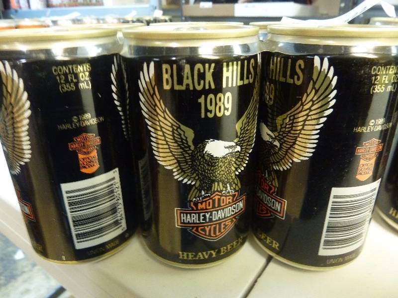 lot 522 image: Harley Davidson Collectible Unopened Beer Cans