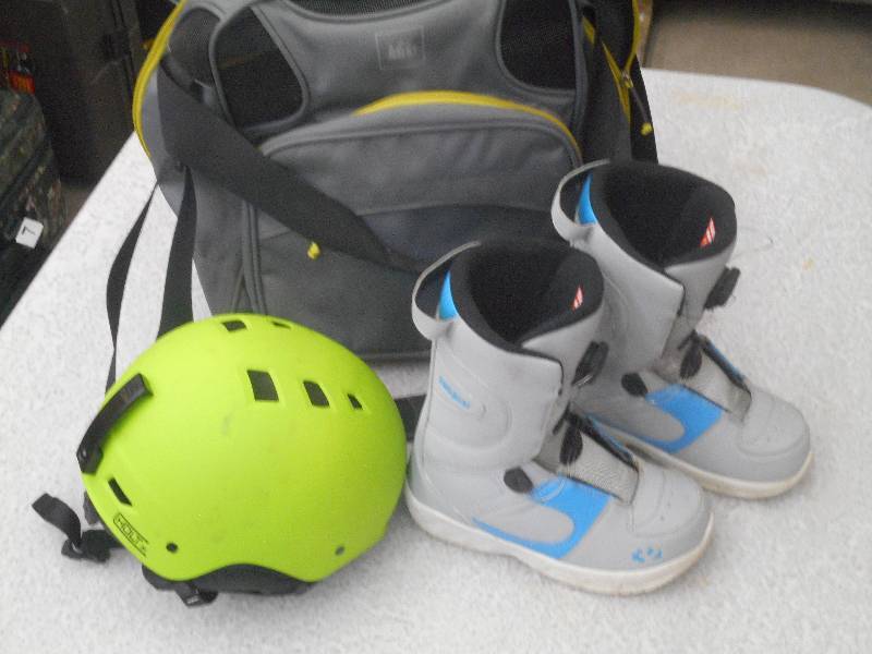 Youth Size Small Snowboarding Helme...