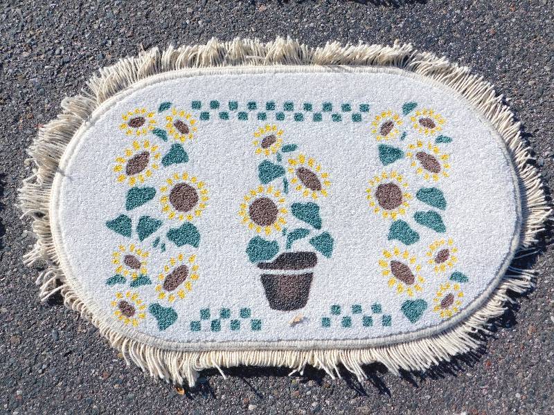 2x3 Hand Painted Small Fringed Oval Rug