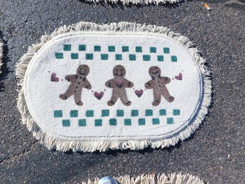 2x3 Hand Painted Small Fringed Oval Rug